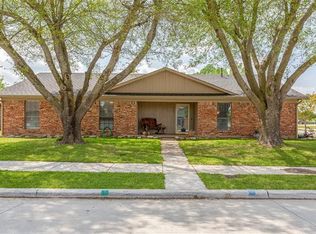7813 Creek Wood Dr, Rowlett, TX 75089 | Zillow