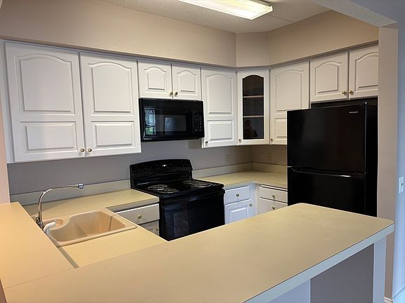 3rd image of 34 Sumner Ave APT 411