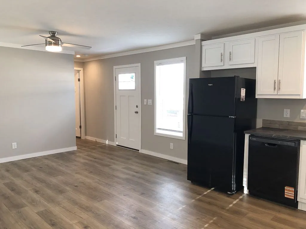 2 bed, 2.0 bath, 820 sqft, $1,549 — Photo 4