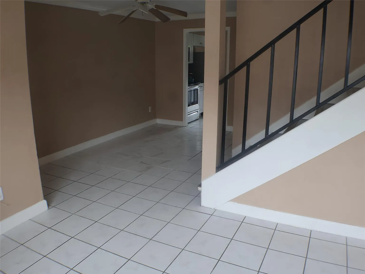 3 bed, 3.0 bath, 1680 sqft, $1,600 — Photo 3
