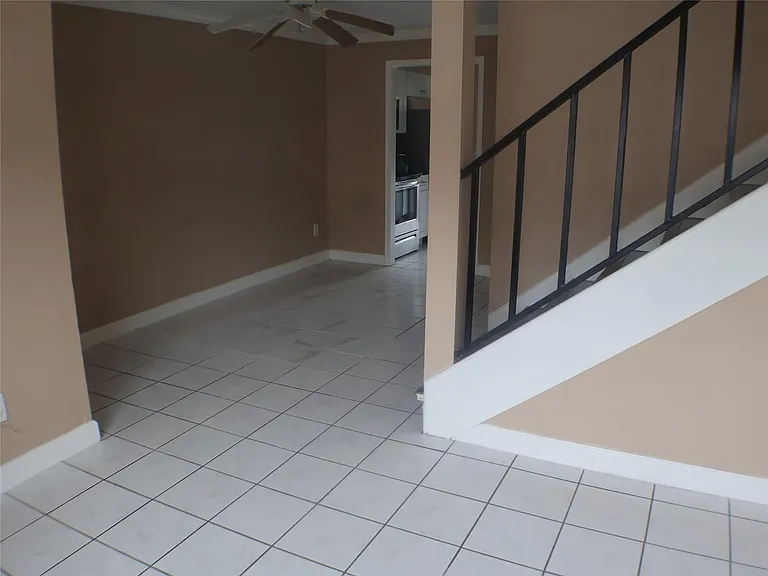7700 Creekbend Dr #33 — Photo 3