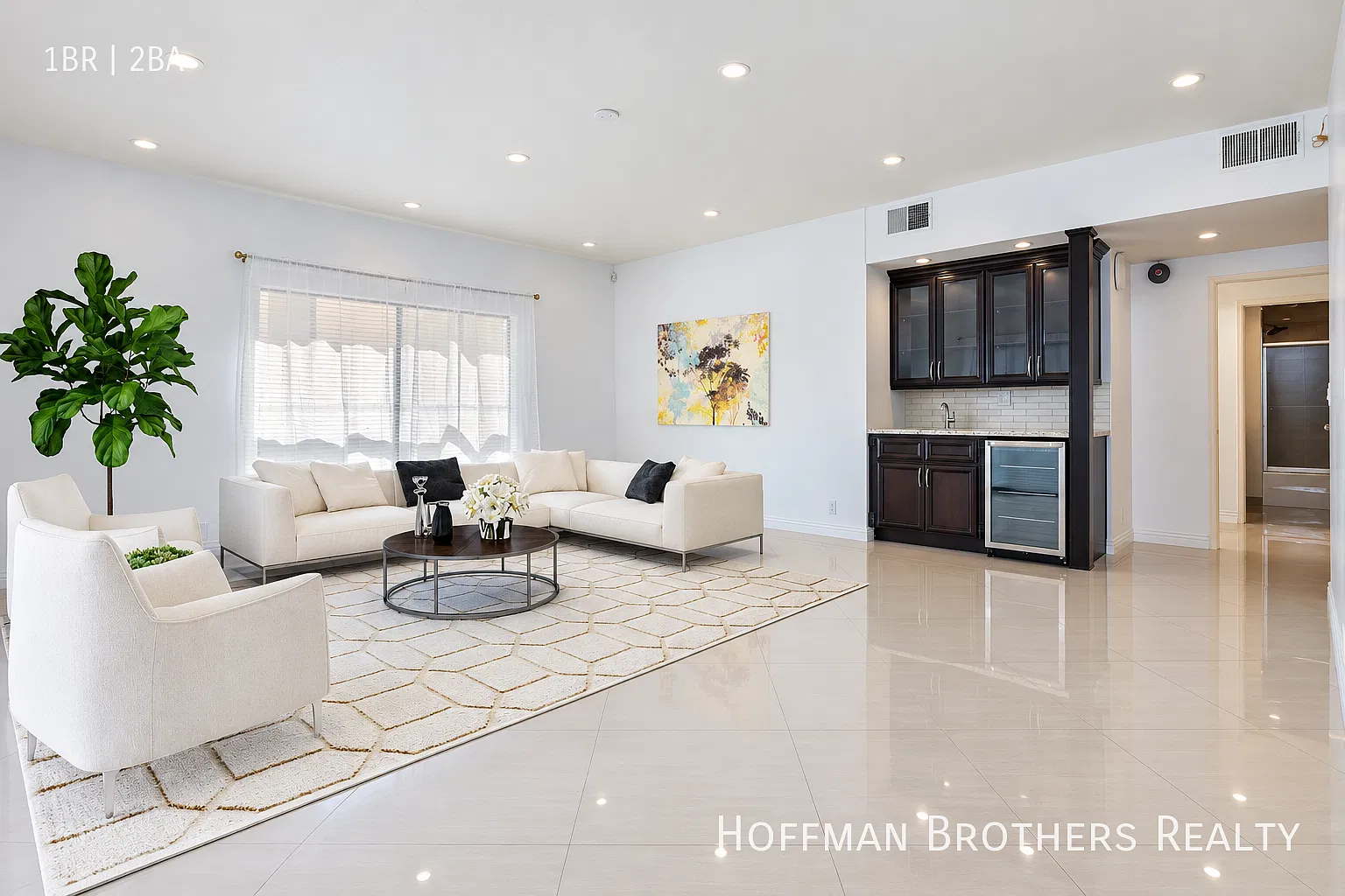 Massive 1 Bed 1.5 Bath Apartment With Parking And In-Unit Laundry! — Photo 1