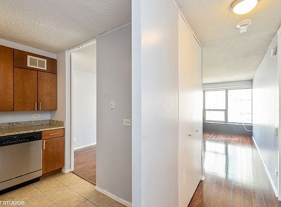 5th image of 30 E Huron St APT 2510