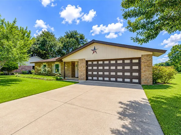 1320 Linwood Dr, Wharton, TX 77488