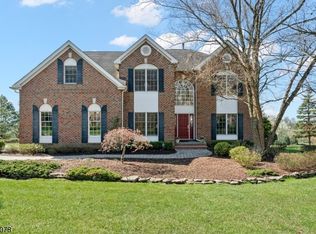 18 Wyckoff Dr, Pittstown, NJ 08867