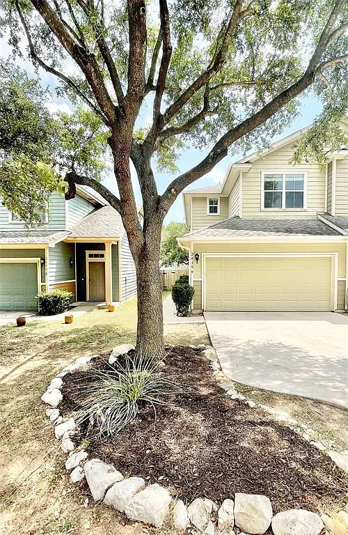 3 bed, 2.5 bath, 1580 sqft, $2,050 — Photo 2