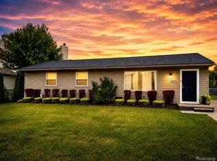 24921 Harrison St, Harrison Township, MI 48045