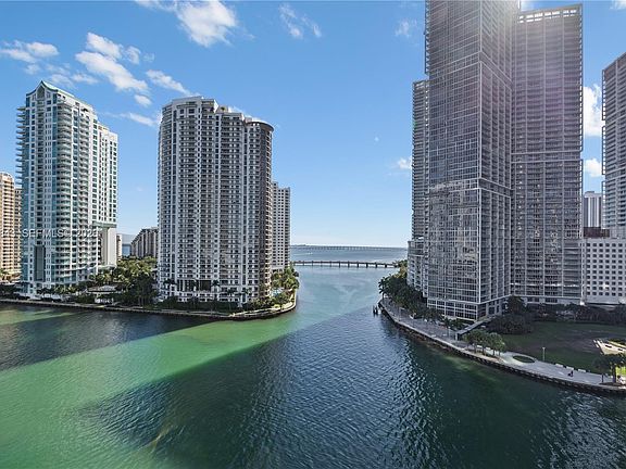 2nd image of 300 Biscayne Boulevard Way #1102