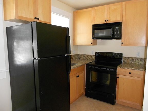 4th image of 1314 Cherry St NE