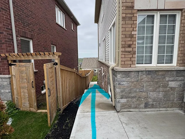 83 Atlantis Dr — Photo 1