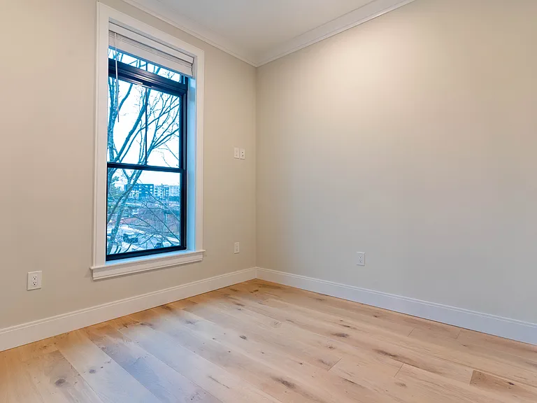 157 Everett St #301 — Photo 3