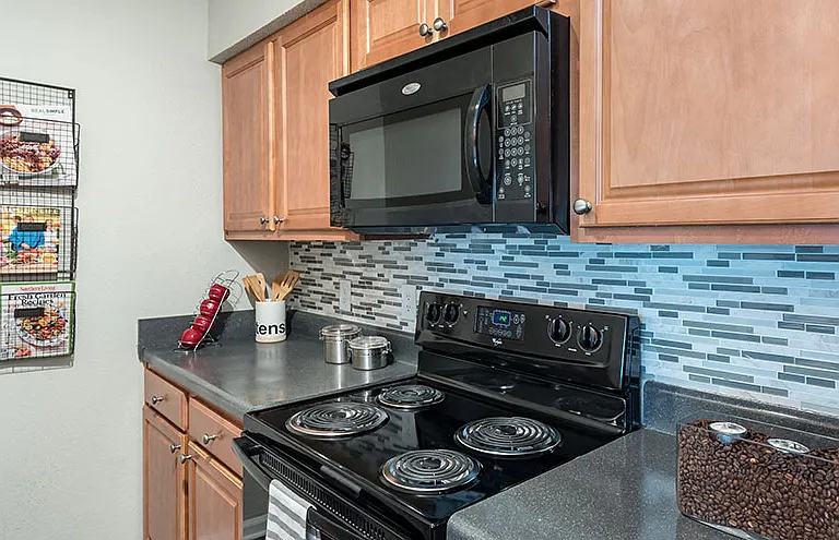 Broadmoor Apartments — Photo 15