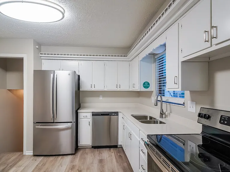 3420 Wedgewood Dr — Photo 10