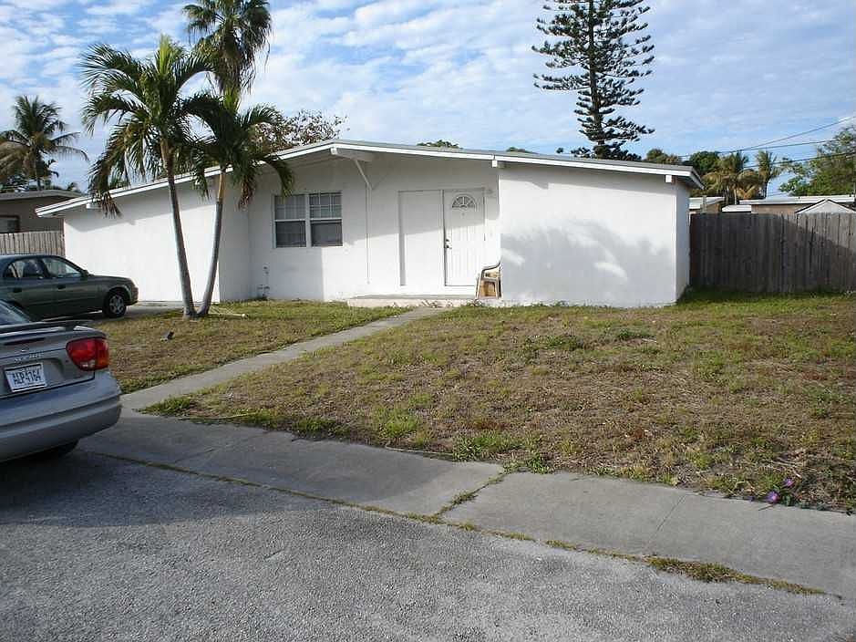 1st image of 1711 NE 44th St