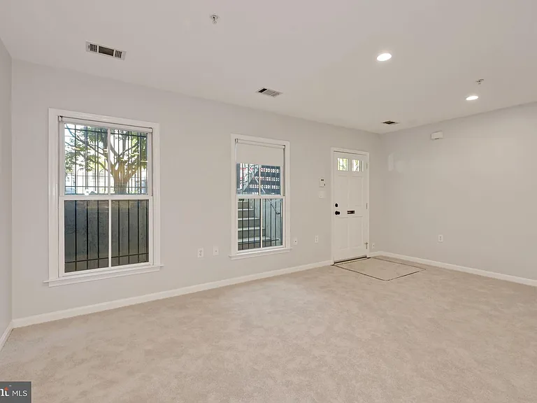 648 C St NE #1 — Photo 11