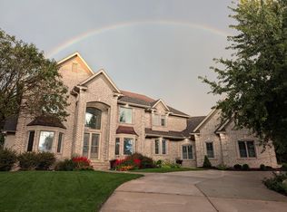 18434 Bearpath Trl, Eden Prairie, MN 55347