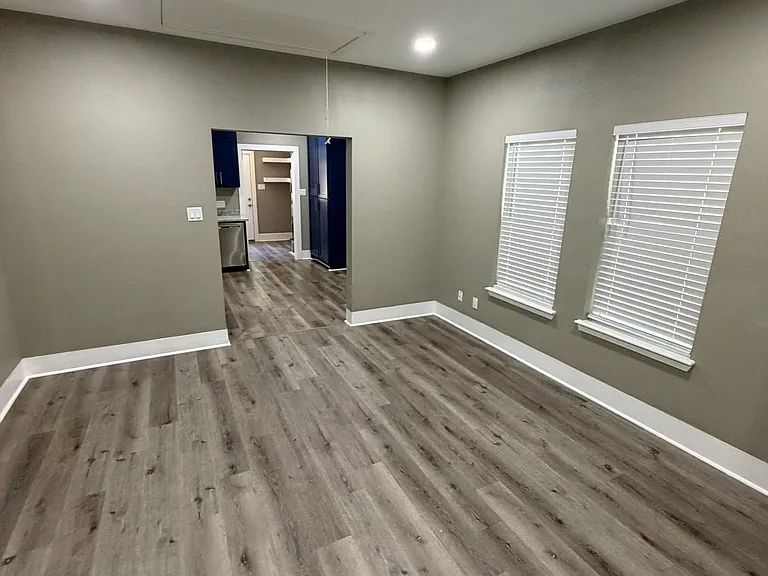 221 W Jack St — Photo 4