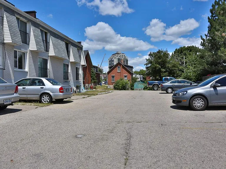 45 Surrey St E — Photo 11
