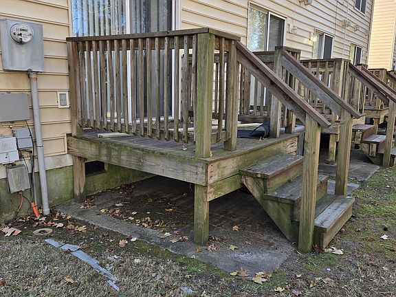 2nd image of 2020 Elmhurst Ln
