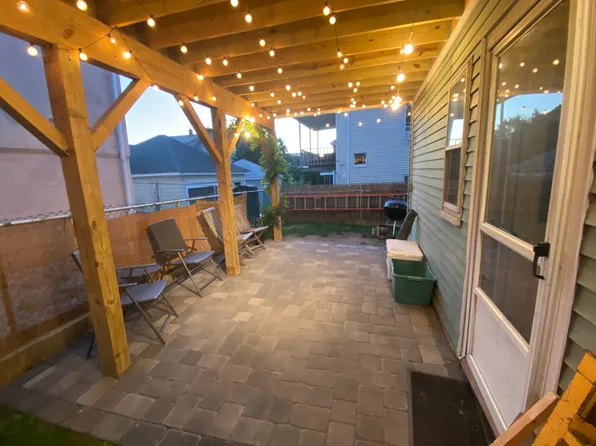 37 Roslyn St #1, Salem, MA 01970