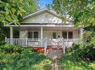 889 Mountainview Ave, Ottawa, ON K2B 5G1