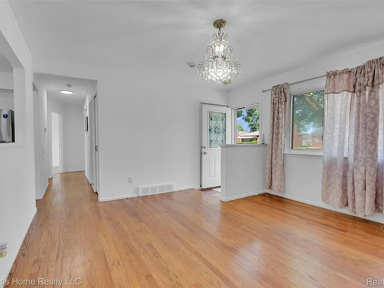 25217 Roan Ave — Photo 6