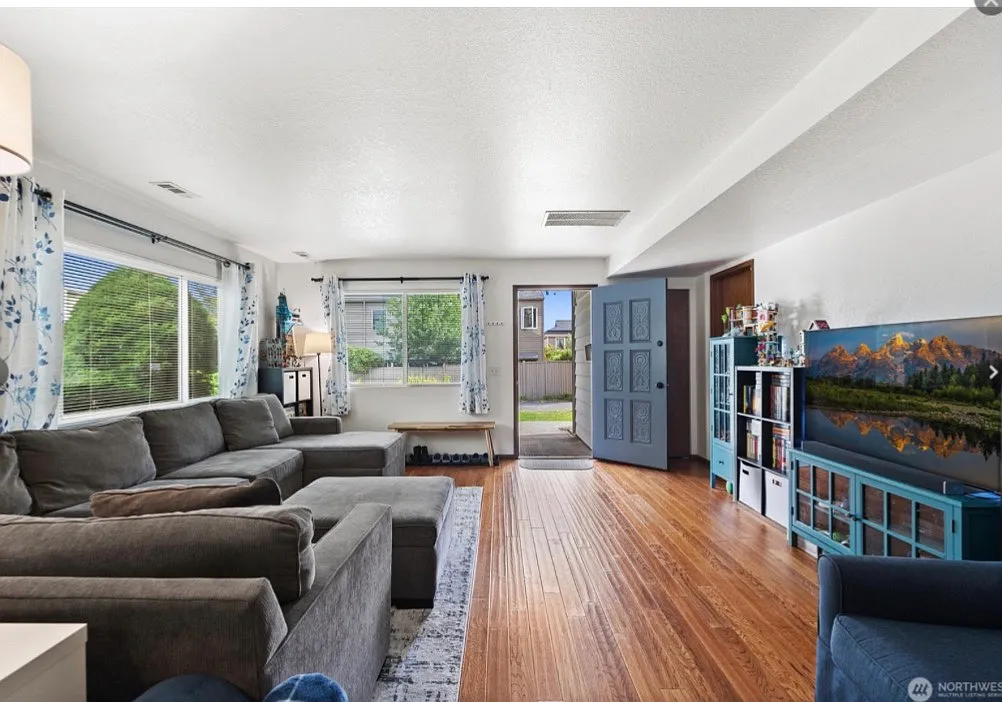 2 bed, 1200 sqft, $3,000 — Photo 4