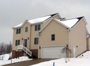 2499 Bison Ct, Erie, PA 16509