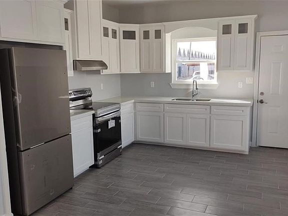 3rd image of 2000 Angus St APT 2