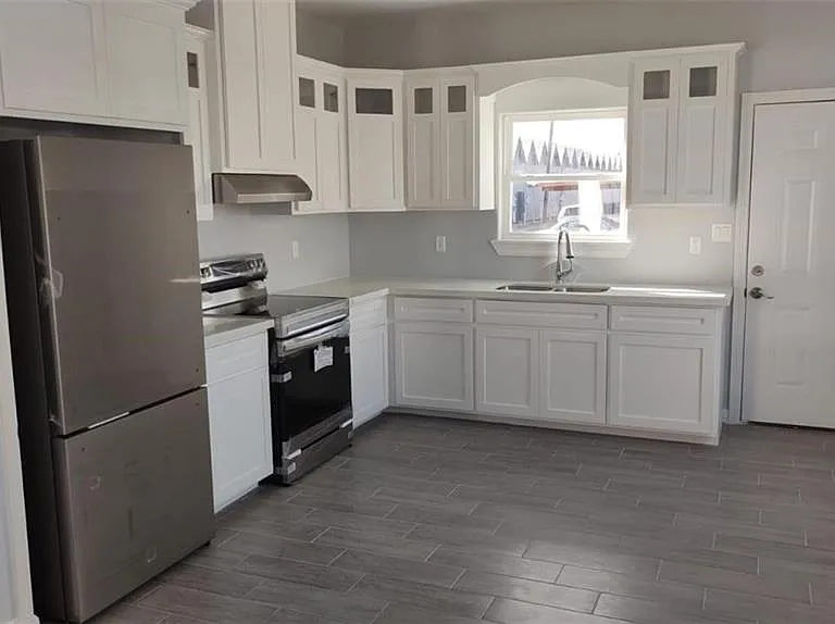 2000 Angus St #2 — Photo 3