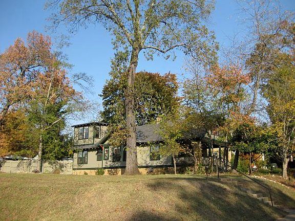 View of house from 18th looking north. Vacant lot included with rental.