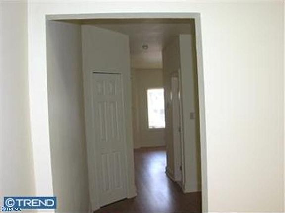 5th image of 1121 W 5th St