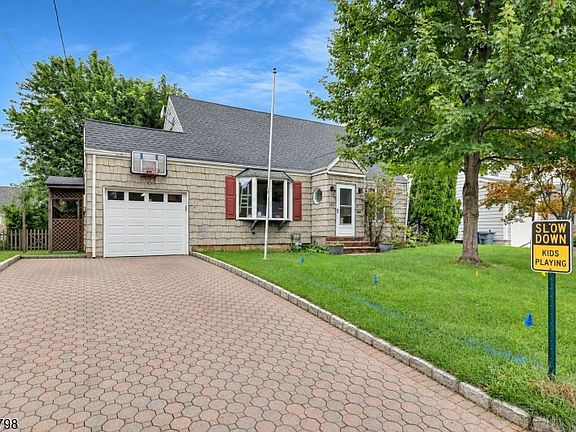 2nd image of 180 Mohawk Dr