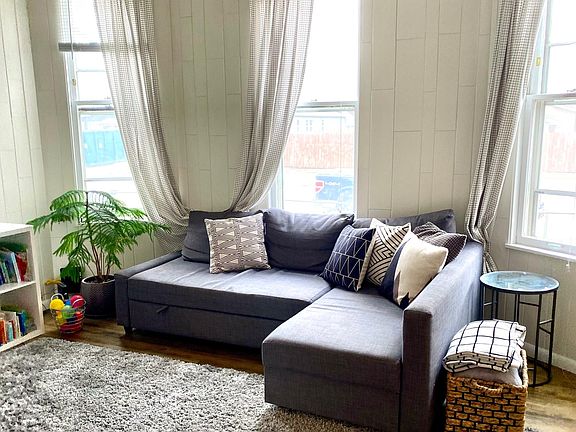 2nd image of 1002 22nd Ave NE #1
