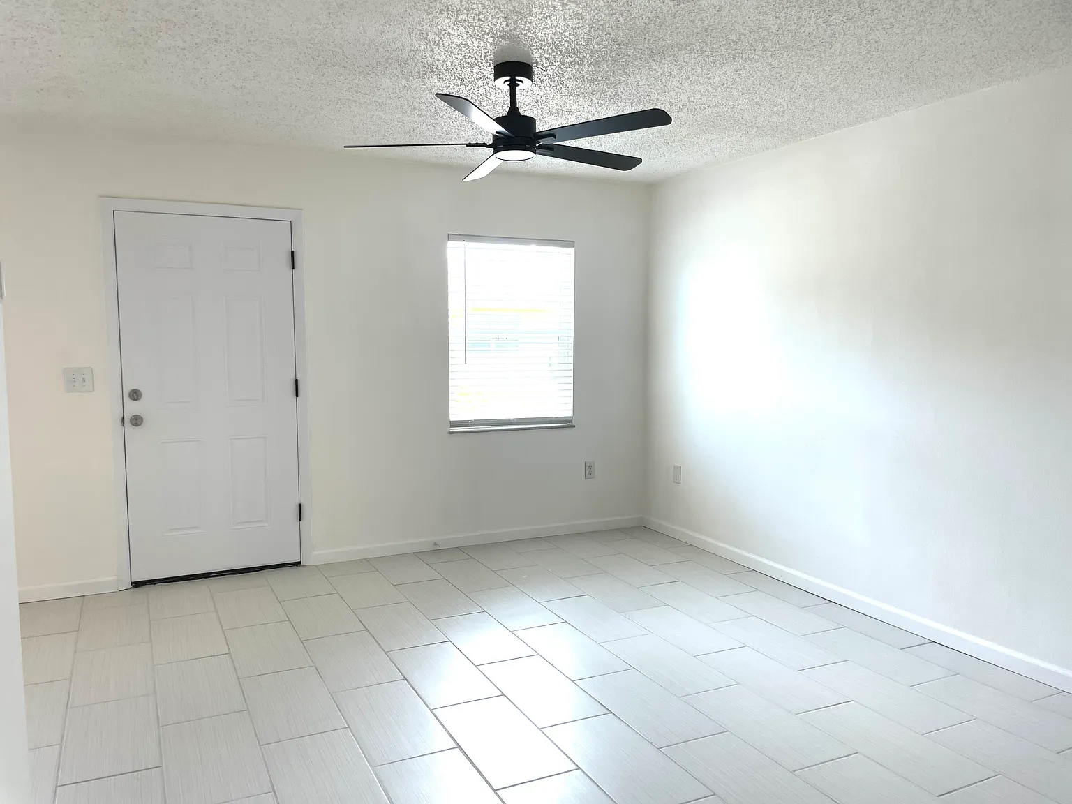 3 bed, 1000 sqft, $1,800 — Photo 4