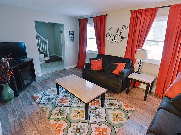 4th image of 8 Snowberry Dr