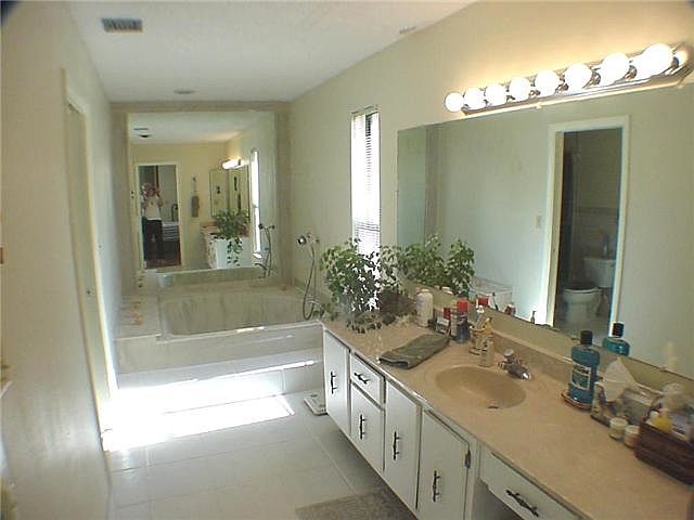 2nd image of 3855 Estepona Ave