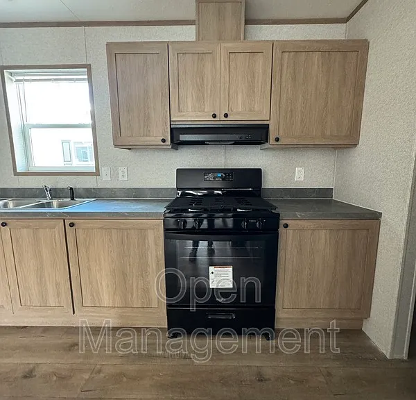 755 N Tratt St #27 — Photo 10