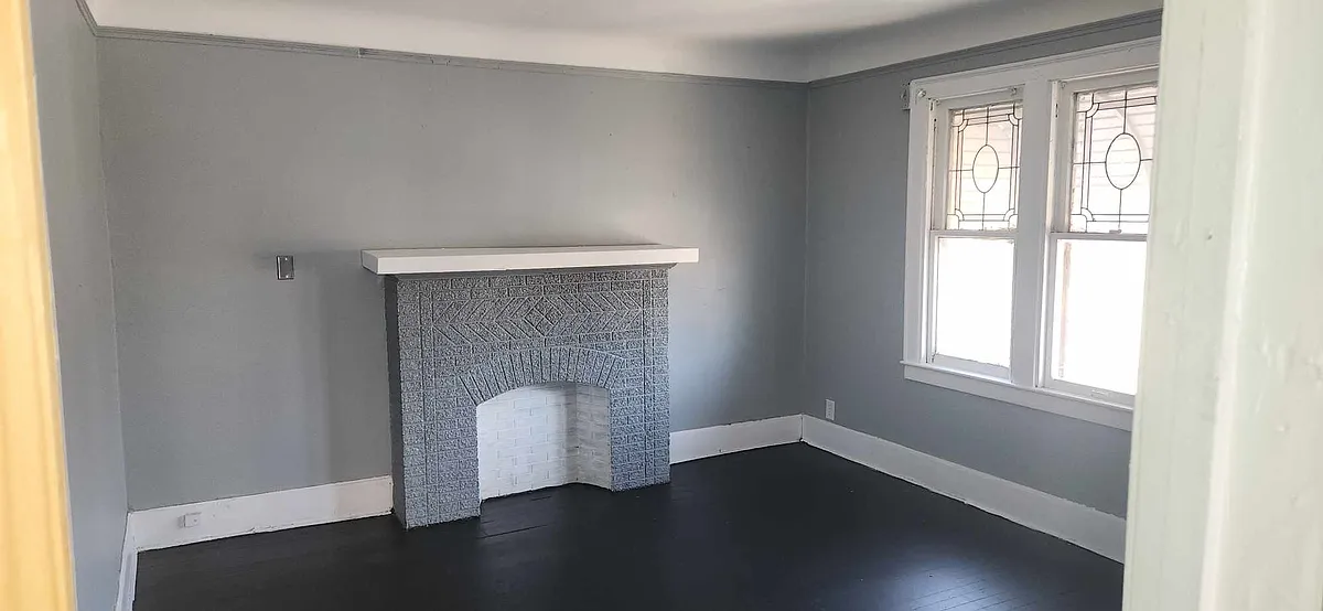 Building Photo - 3990 Beaconsfield St #2