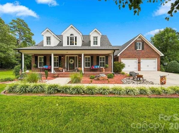 85 Charleston Ct, Hickory, NC 28601