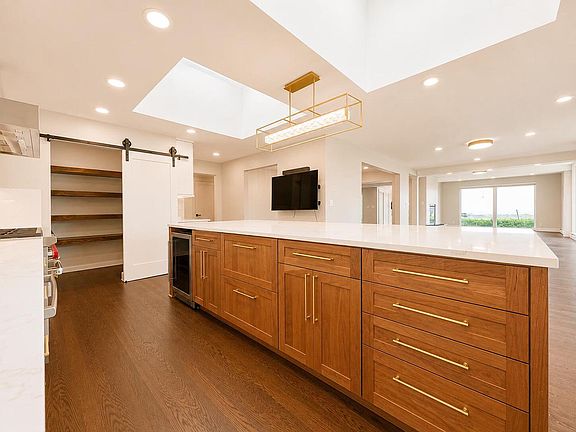 5th image of 7515 N Beach DRIVE