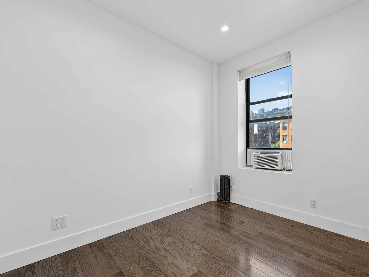 826 9th Avenue — Photo 2