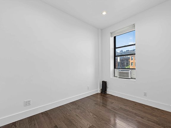 2nd image of 826 9th Ave APT 6FS