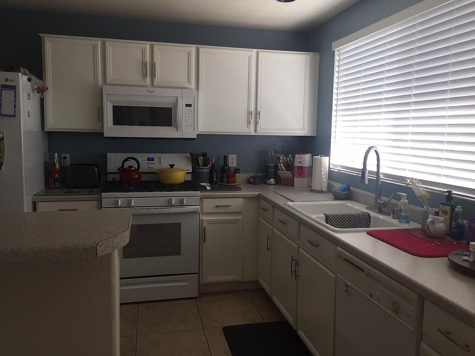 Kitchen with brand new appliciance, Whirlpool