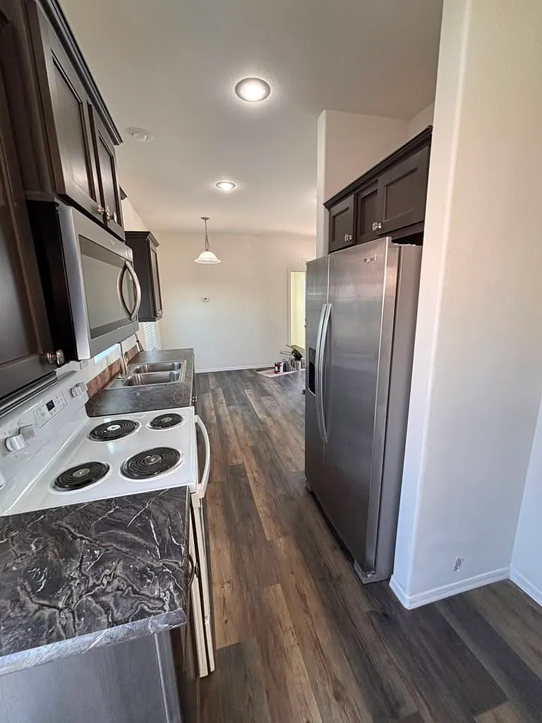 2 bed, 1086 sqft, $2,500 — Photo 3