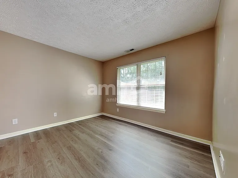 132 Warner Dr — Photo 9