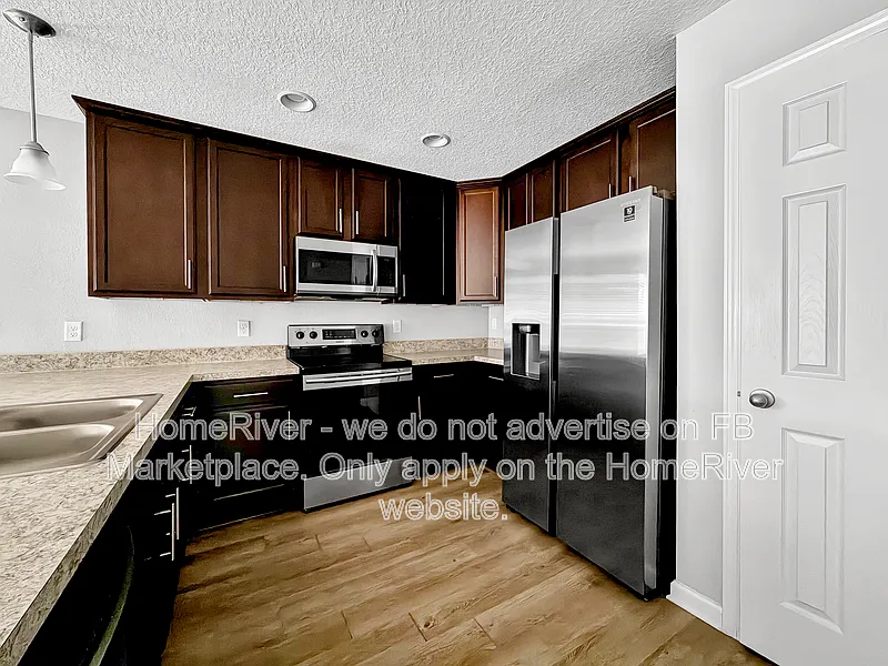 4 bed, 2.0 bath, 1519 sqft, $1,925 — Photo 2