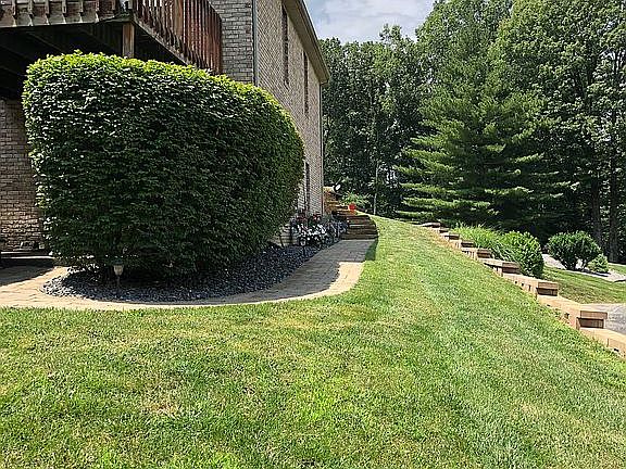 5th image of 540 S Woodlawn Dr