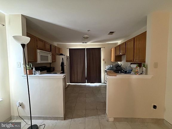 3rd image of 54 Foxglove Dr