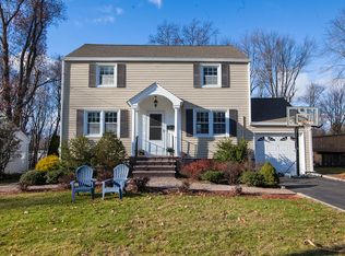 12 Montgomery Rd, Livingston, NJ 07039
